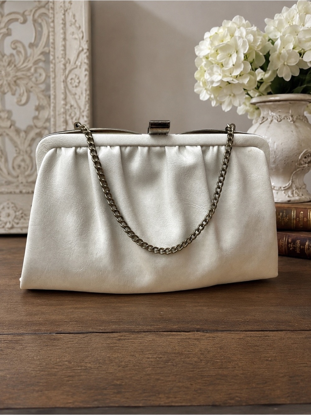 Vintage Beige Ande Handbag, Clutch Handbag w Chain, Vintage Fashion Style